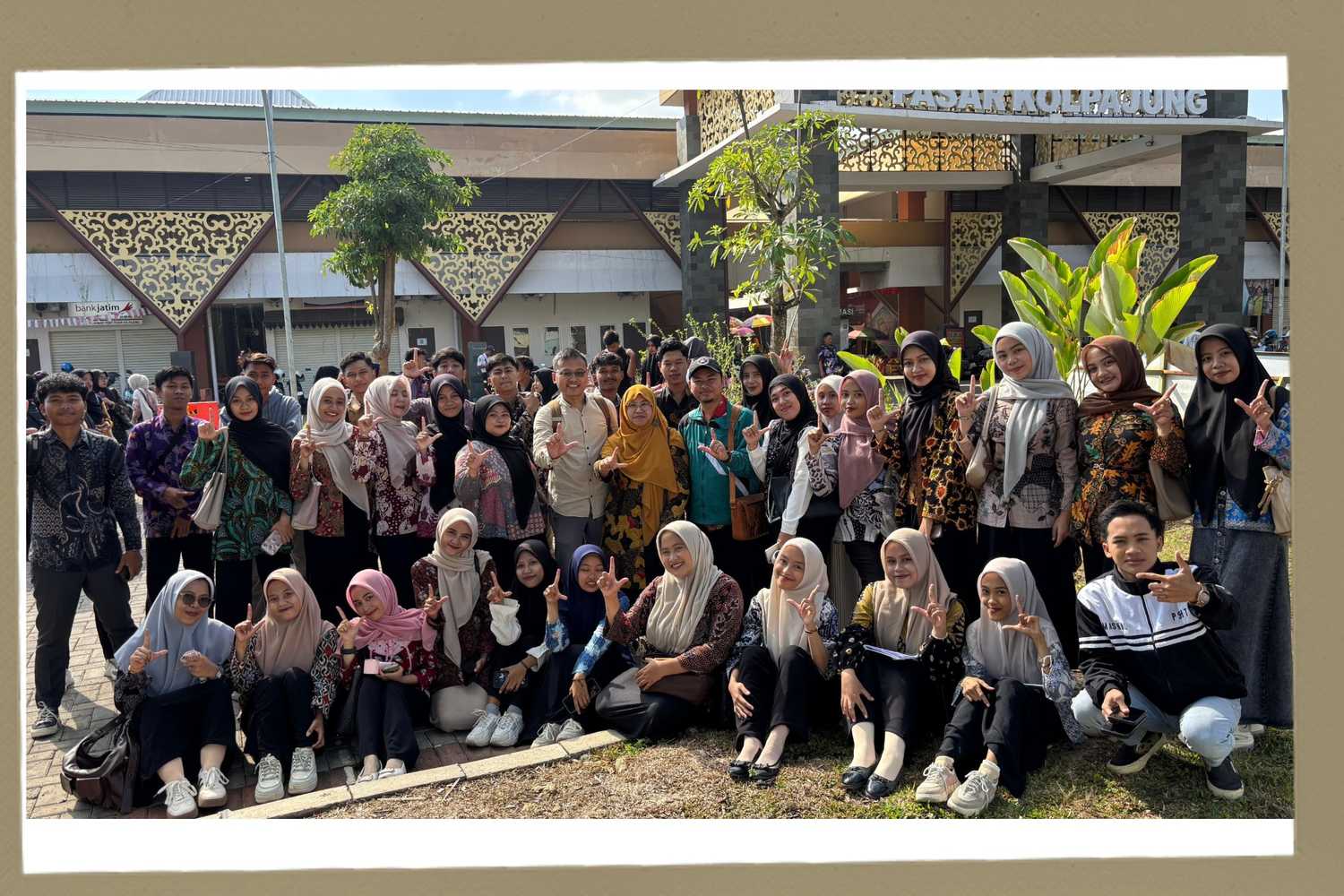 Di Balik Tawar-Menawar Pasar: Mahasiswa TBIN UIN Madura Kelas B Temukan Seni Berbahasa yang Tak Tertulis