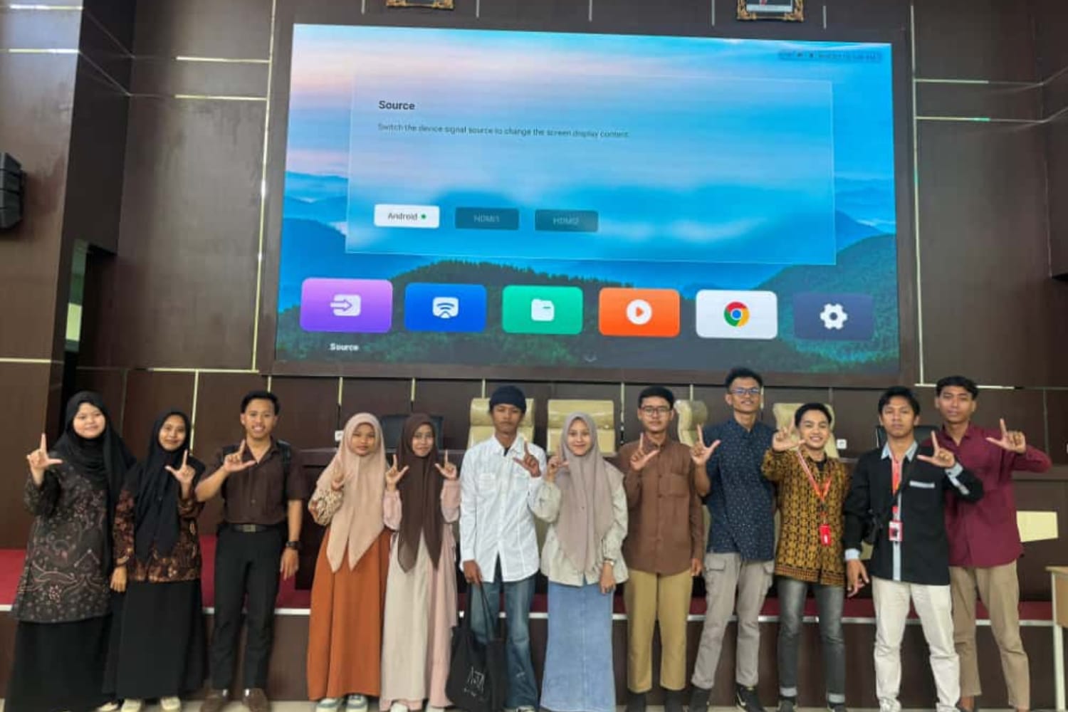 Panggung Debat Literasi: Mahasiswa Tadris Bahasa Indonesia Tanggapi Disrupsi Digital