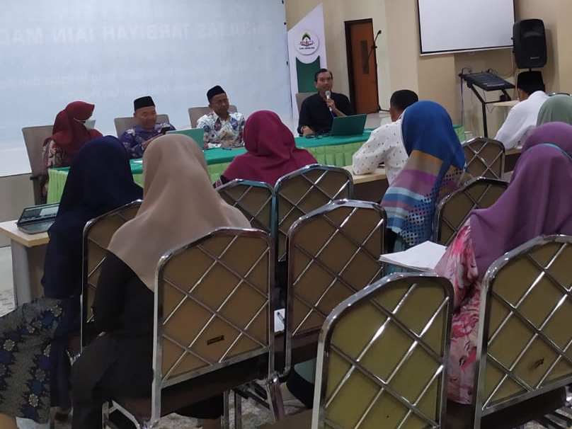 Upaya Peningkatan Penelitian dan Pengabdian Kepada Masyarakat, Dosen TBIN Hadiri Rapat Evaluasi Fakultas Tarbiyah