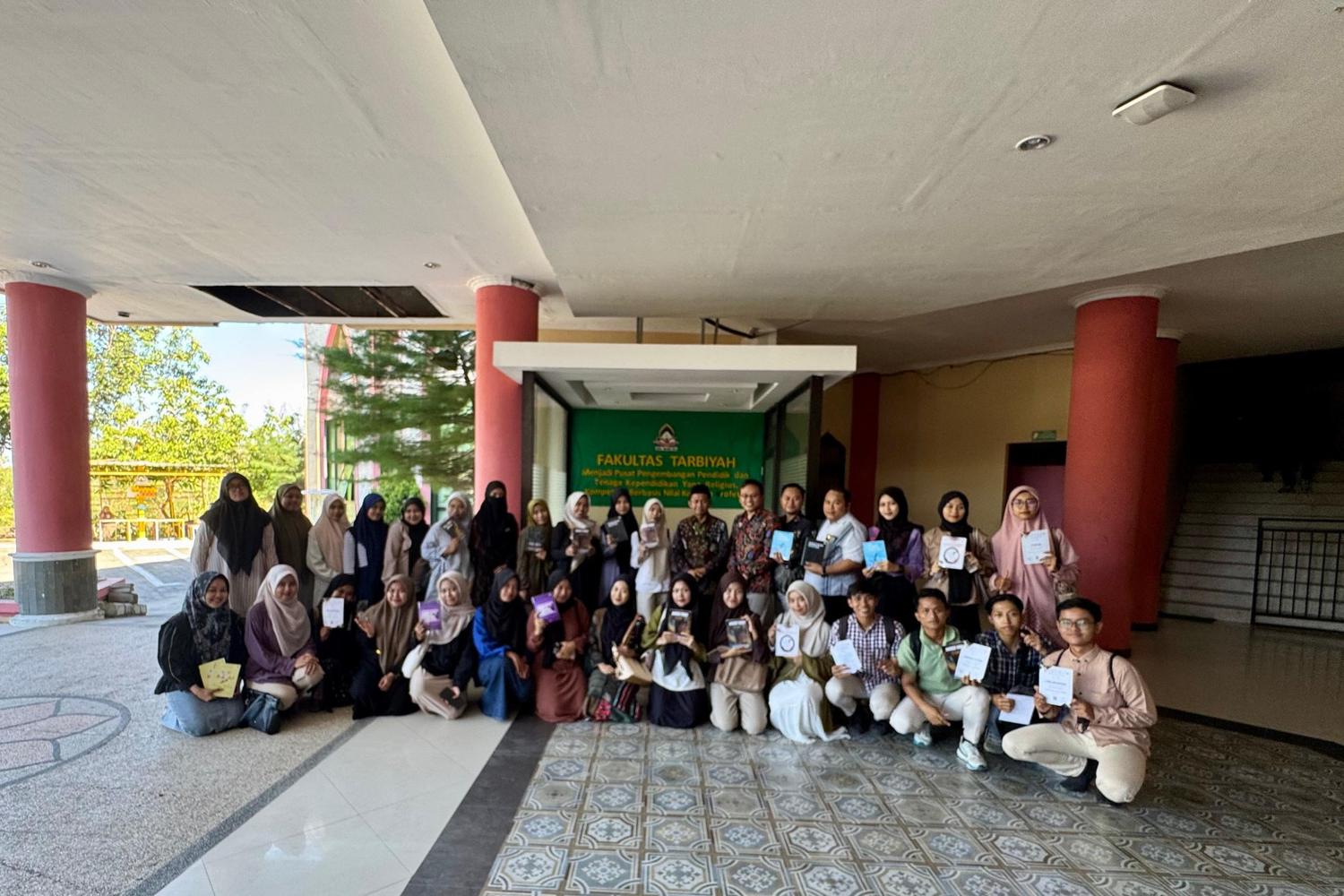 Dari Ruang Kuliah ke Penerbitan: Mahasiswa TBIN Sukses Terbitkan Buku Apresiasi Prosa Fiksi sebagai Bukti Eksistensi Literasi