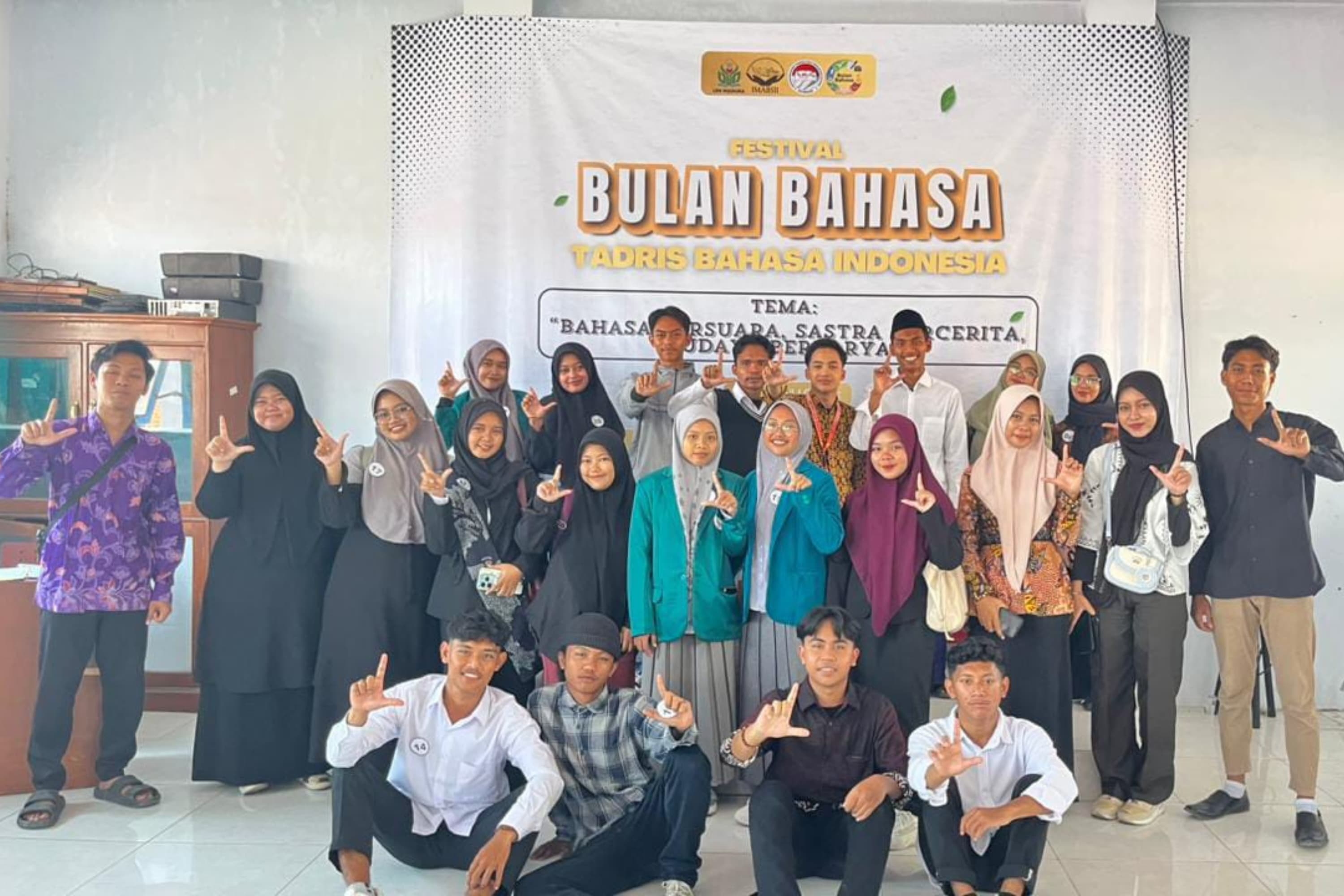 Suara Pemuda Madura Menggema Lewat Puisi W.S. Rendra pada Lomba Perdana Festival Bulan Bahasa 2025