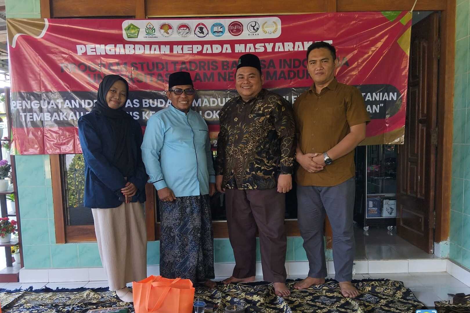 Sinergi Akademisi dan Petani: Pengabdian Dosen dan Mahasiswa Tadris Bahasa Indonesia UIN Madura Perkuat Identitas Budaya Madura di Desa Galis, Pamekasan