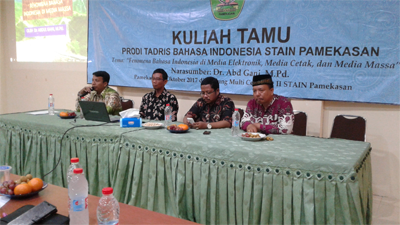 Kuliah Tamu "Fenomena Bahasa Indonesia di Media Elektronik, Media Cetak, dan Media Massa"